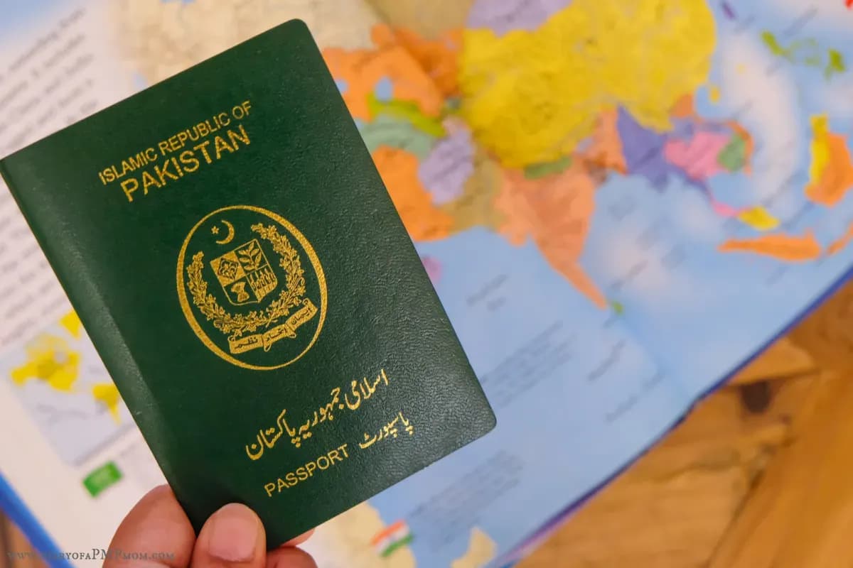 Pakistan Extends Passport Office Hours to Midnight in 8 Cities