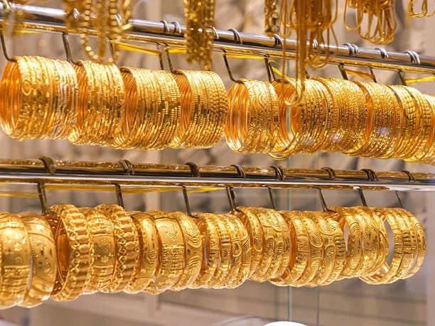 Gold Prices Crash in Pakistan, Plunge Rs15,100 Per Tola in One Day