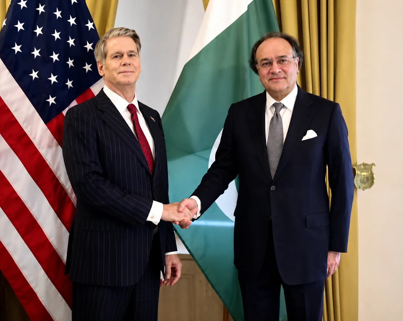 Pakistan Requests US to Provide $10 Billion Exchange Facility