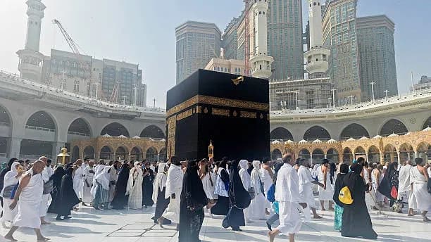 Saudi Arabia Tightens Hajj 2027 Hotel Rules, Putting Pakistani Operators Under Early Booking Pressure