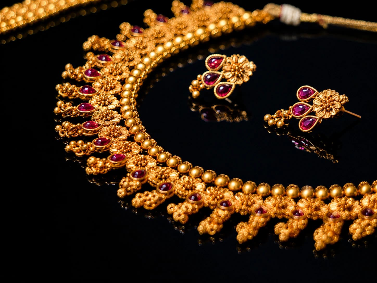 Gold Rate in Pakistan Sees Sharp Fall of Over Rs12,600 Per Tola