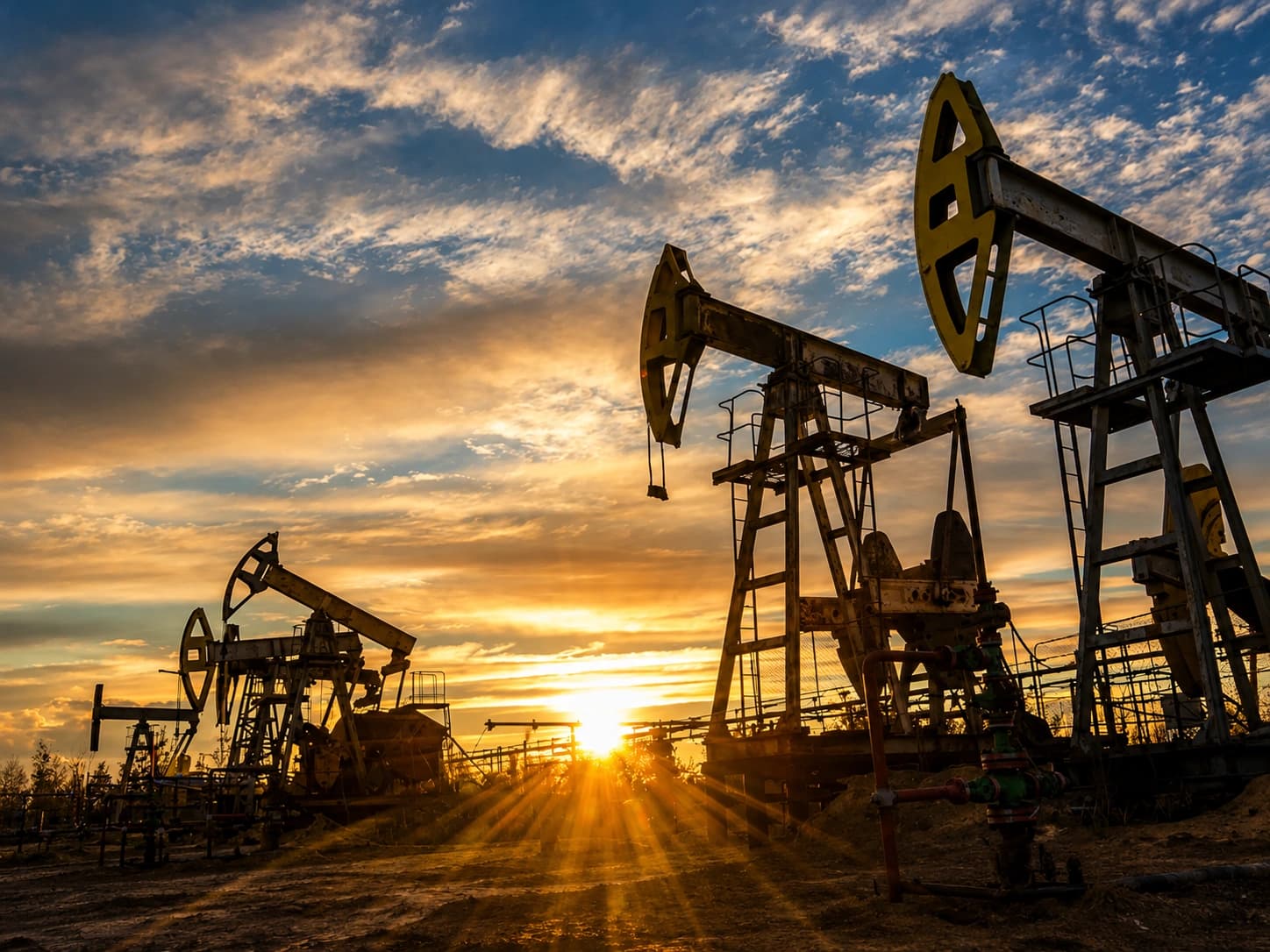 Global Oil Prices Fall Again, but Pakistanis See No Fuel Price Relief