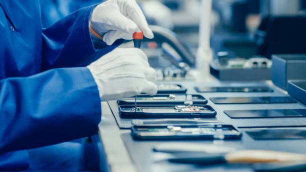 Pakistan Mobile Phone Production Hits 2 Million, Imports Lose More Ground
