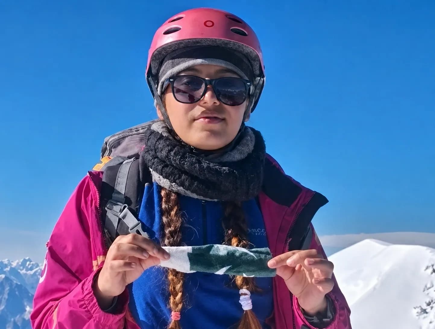14-Year-Old Quetta Girl Conquers 6,040-Meter Peak, Makes Balochistan History