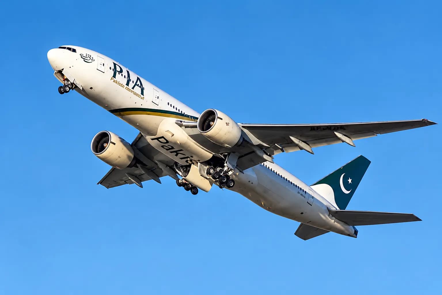 UKCAA Scrutinises PIA Safety as London Flights Jump to Seven
