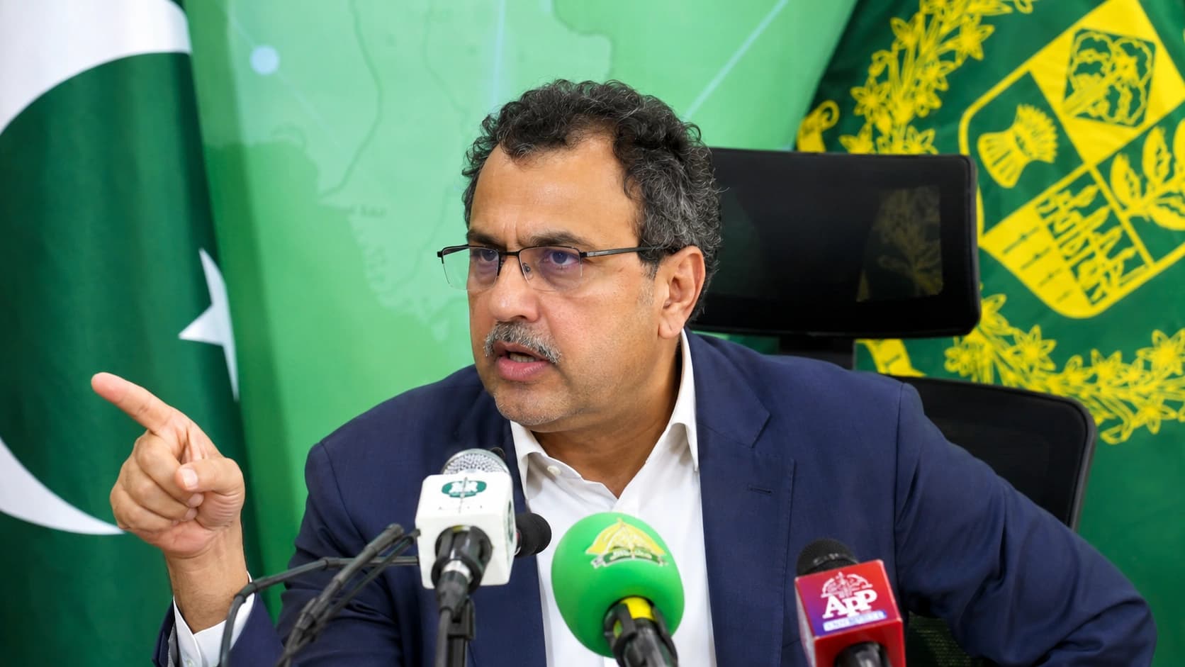 Govt Promises “Ultra Cheap” Electricity — Pakistanis May Soon Store Power in Batteries
