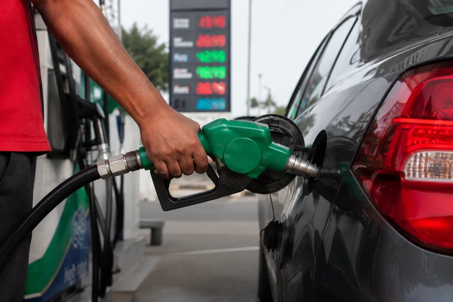 Petrol Set to Drop Rs22, Diesel Rs39 Across Pakistan