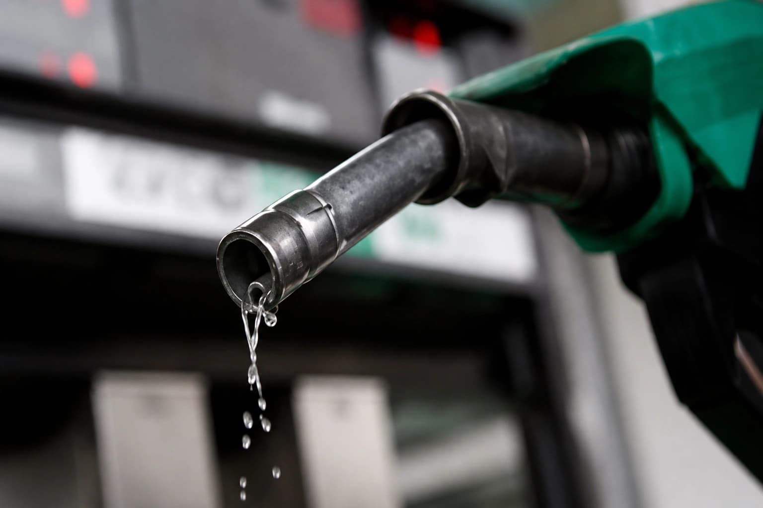 Rana Sanaullah Signals Another Massive Petrol Price Cut in Pakistan