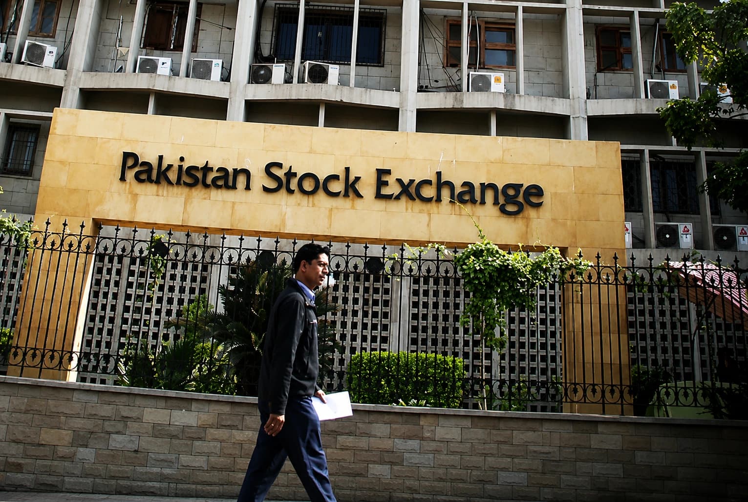 Pakistan Stocks End FY26 on a High as KSE-100 Surges 44% to 180,301