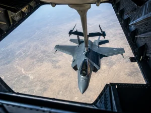 Pakistan Reportedly Eyes Up to 40 Chinese J-35 Stealth Fighter Jets Pakistani Air Force J-35 stealth fighter jet fifth-generation China acquisition